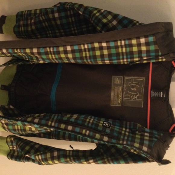 DC Skiing/Snowboarding Jacket - Picture 3 of 5